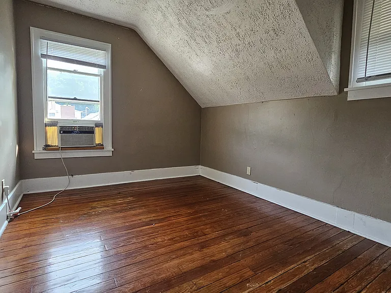 774 Garrison Ave — Photo 25