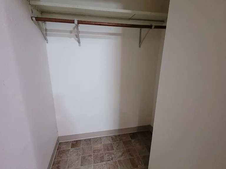 1440 Dakota Dr N — Photo 24