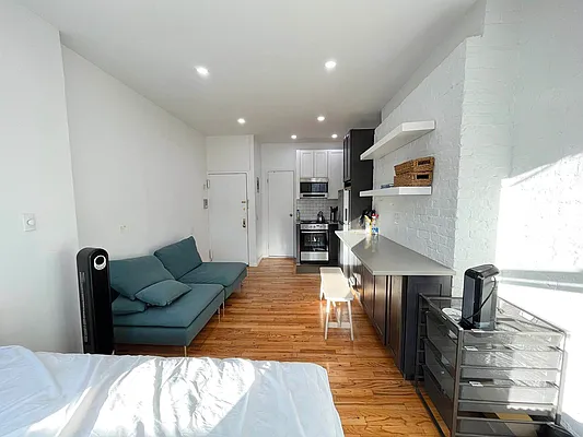 Rented by Bond New York | media 33