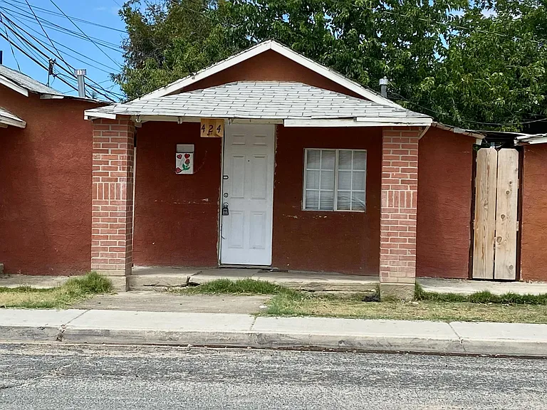 424 E Kern Ave — Photo 2