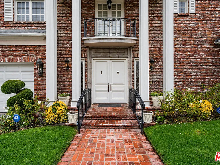 604 N Linden Dr — Photo 2
