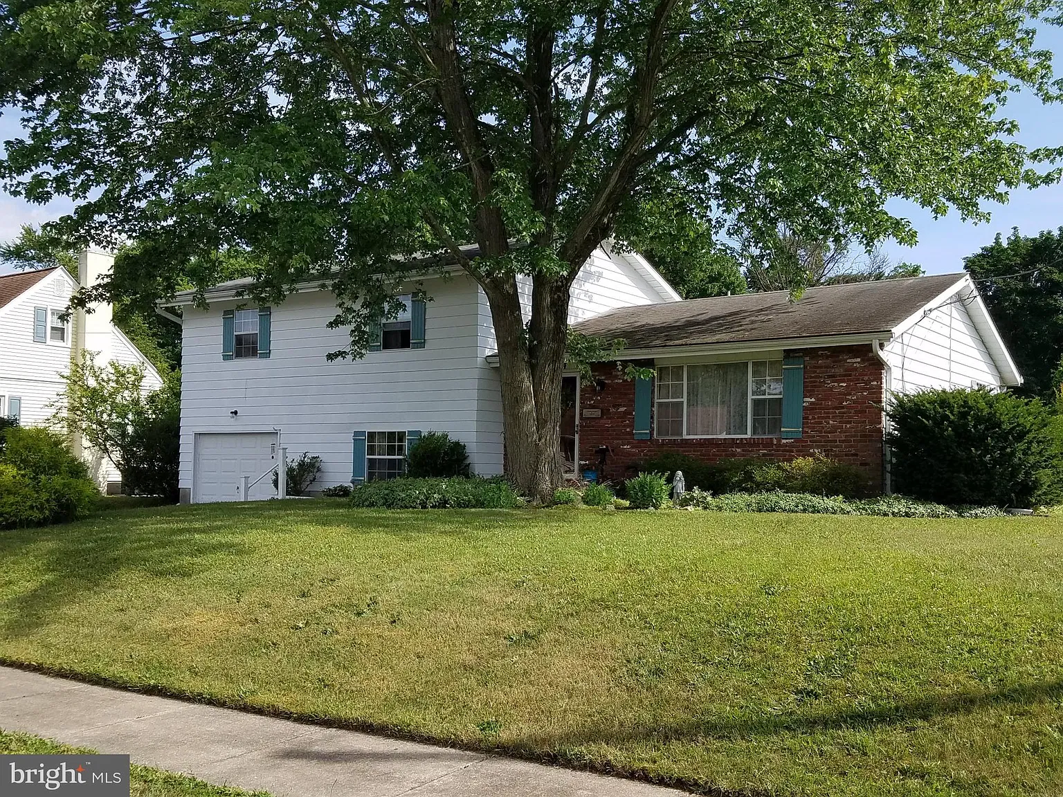 5 bed, 3.0 bath, 2020 sqft, $3,200 — Photo 1