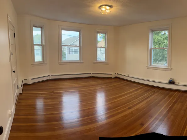 138 Sandringham Ave #1, Providence, RI 02908