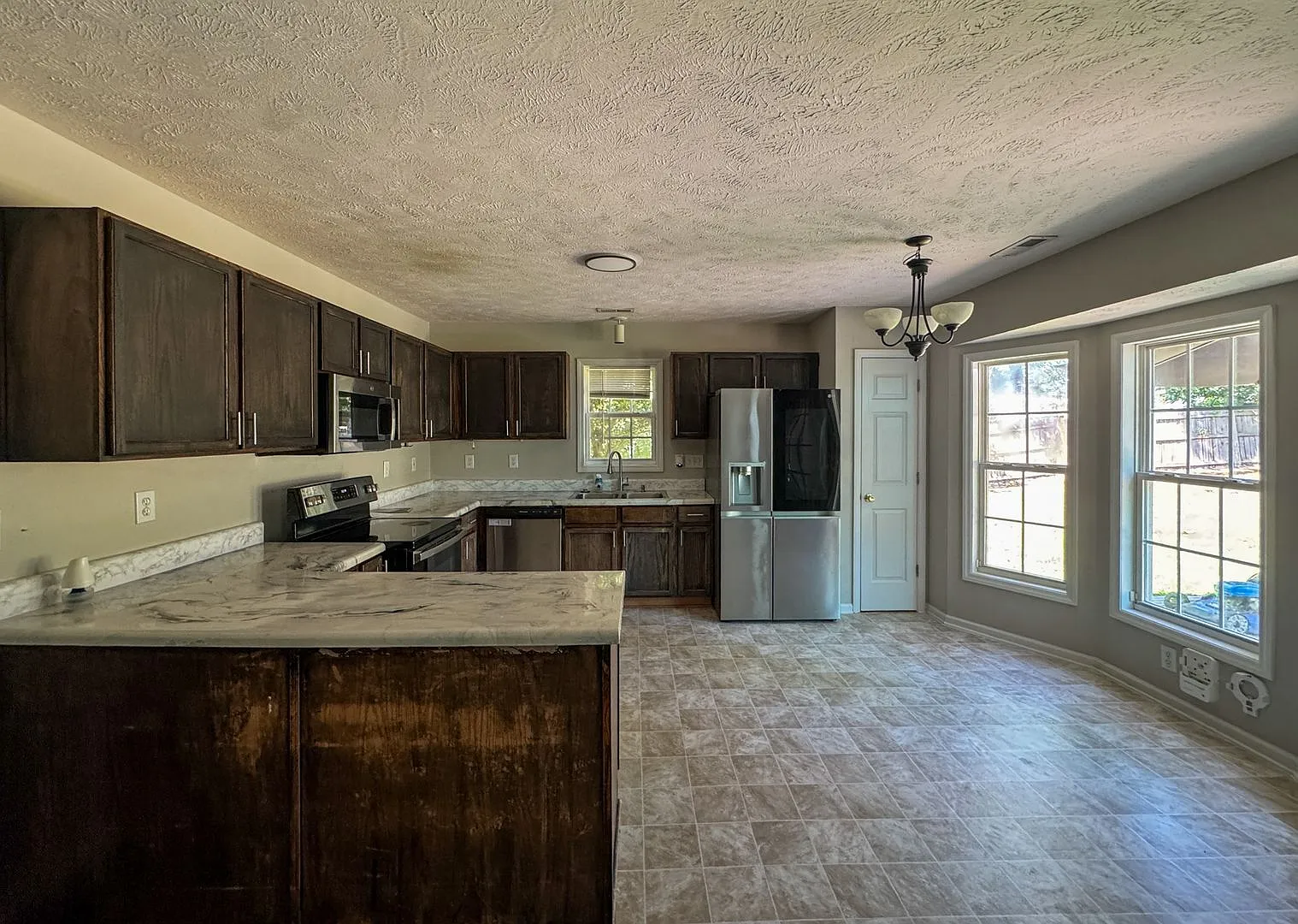 Charming 3 Bed 2 Bath Plus Bonus Room in Raeford — Photo 3