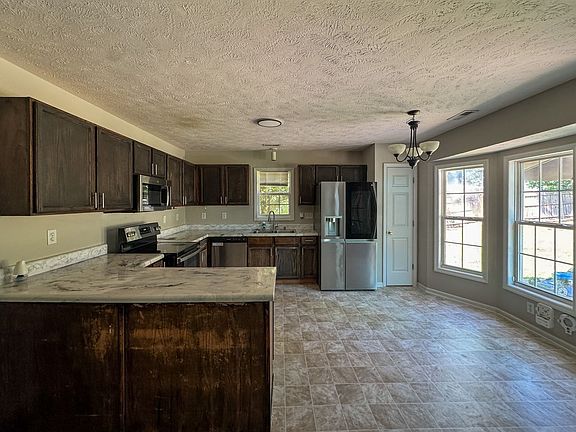 3rd image of 118 Jefferson Dr