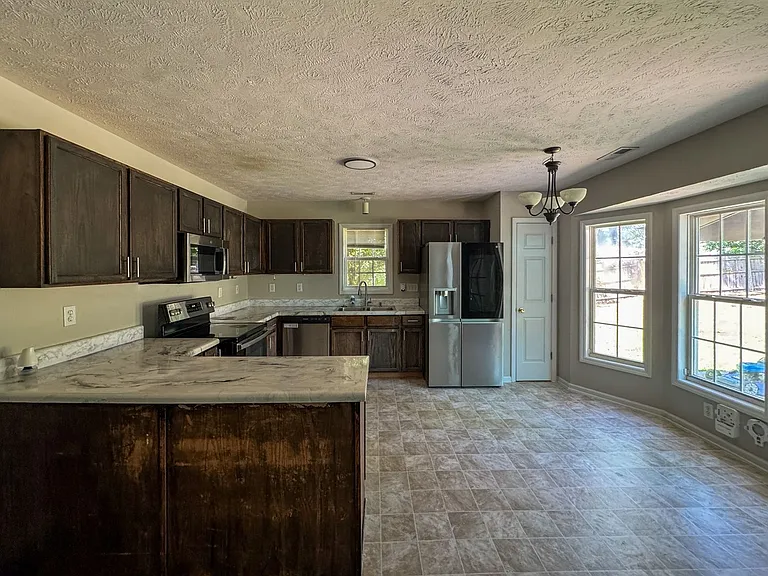 118 Jefferson Dr — Photo 3