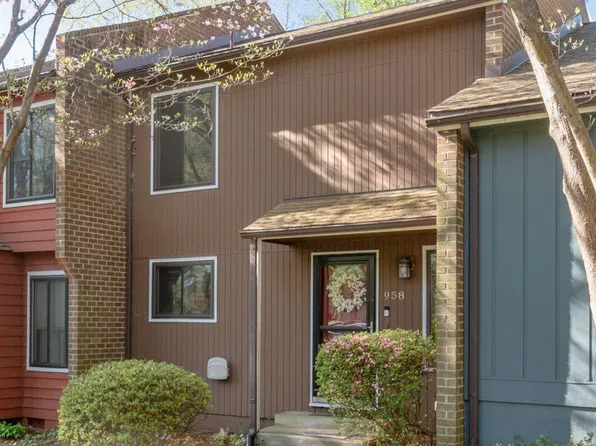 958 Sutton Ct, Charlottesville, VA 22901