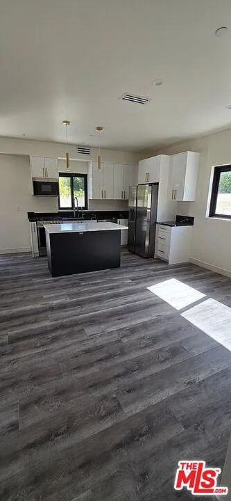 3 bed, 2.0 bath, 1100 sqft, $4,995 — Photo 4