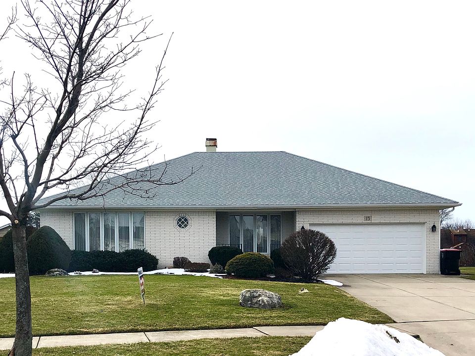 1st image of 15 Woodgate Dr