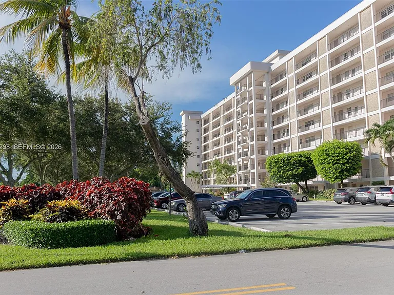 3250 N Palm Aire Dr #202 — Photo 21