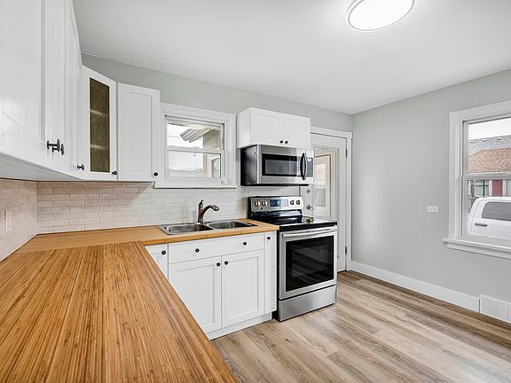 5th image of 146 Marcel St