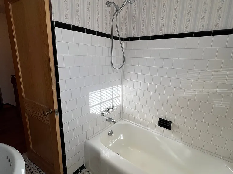 8446 Loch Raven Blvd — Photo 11