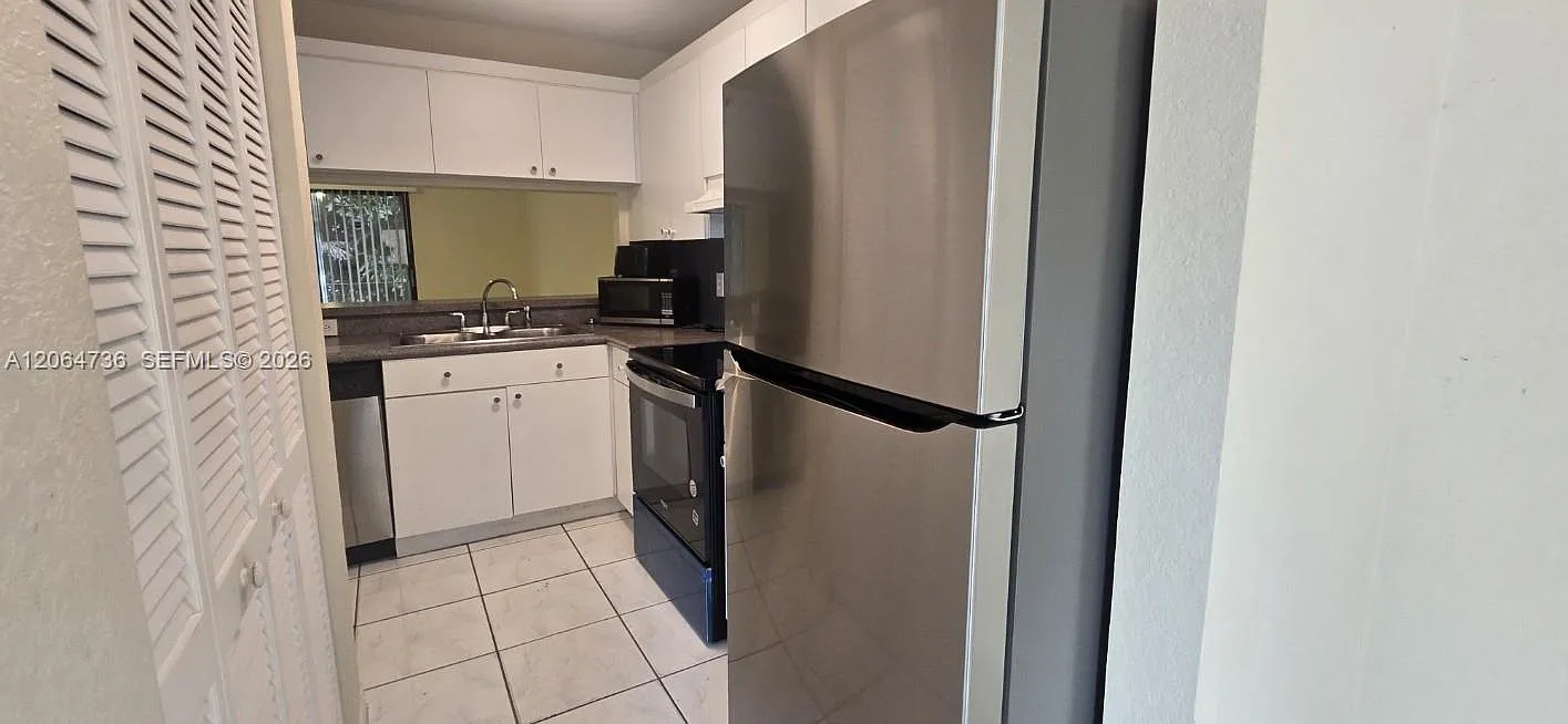2 bed, 3.0 bath, $2,200 — Photo 3