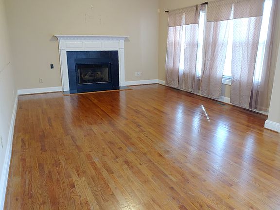5th image of 509 Woods Walk Ln