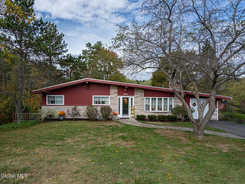 5th image of 653 Brunswick Road