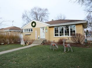 100 Rosemont Ave, Roselle, IL 60172