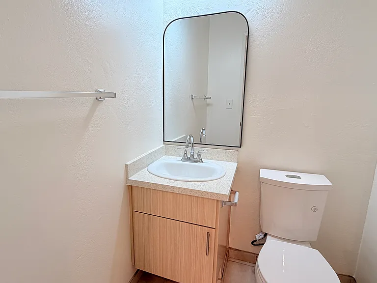 615 W Milford St — Photo 5