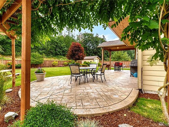 Here's a view of the other end and how amazing is the yard, and how private? You must come and see it!
