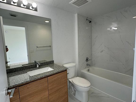 3rd image of 500 NE 1st Ave #1520