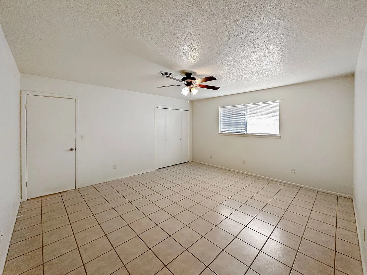 604-606 East Sunset Drive — Photo 4