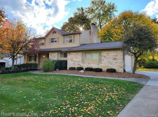 772 Castlebar Dr, Rochester Hills, MI 48309