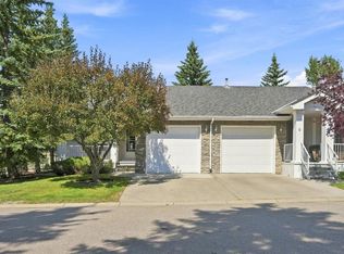 4 S Douglasview Park SE, Calgary, AB T2Z2R9