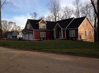 16 Hyde Farm Ter, East Hampton, CT 06424