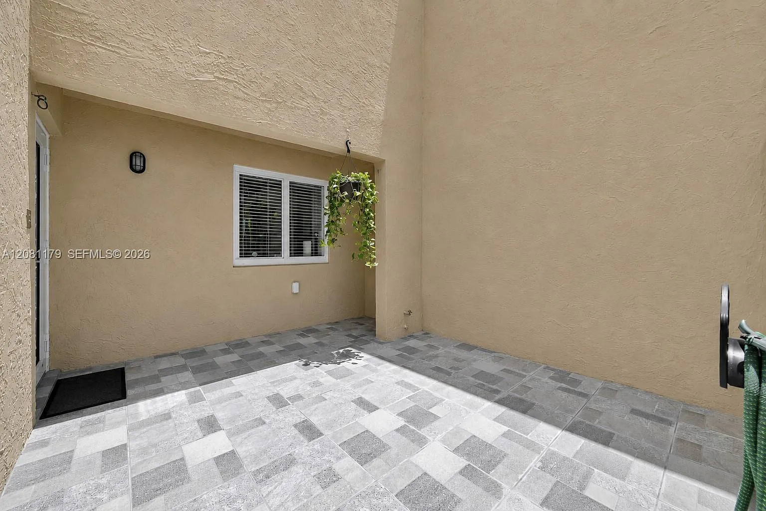 4 bed, 3.5 bath, 1970 sqft, $3,800 — Photo 4
