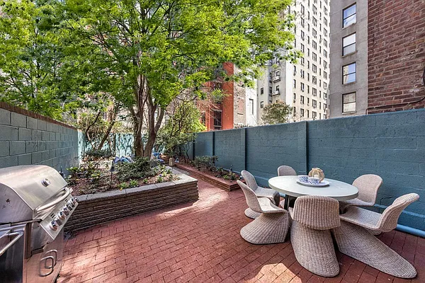 Rented by Sotheby's International Realty | media 14