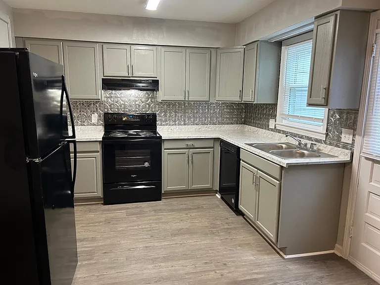 101 Plaza Oaks Rd #6 — Photo 13