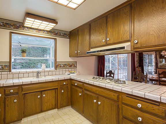 4th image of 2043 Hendrix Ave