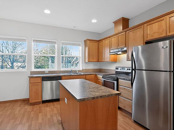 4th image of 148 SE 11th Pl