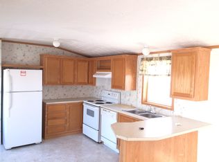 68 Larch Ln, Wood River, IL 62095