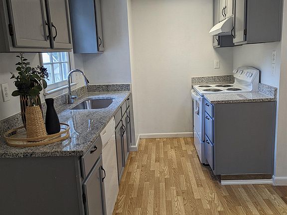 3rd image of 815 N Park St #B