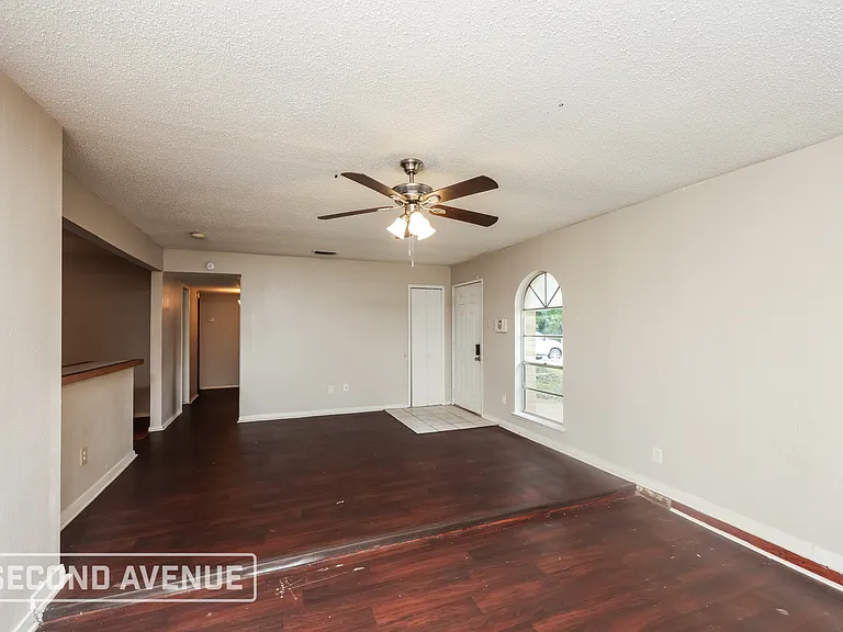 307 Halifax Ct — Photo 9