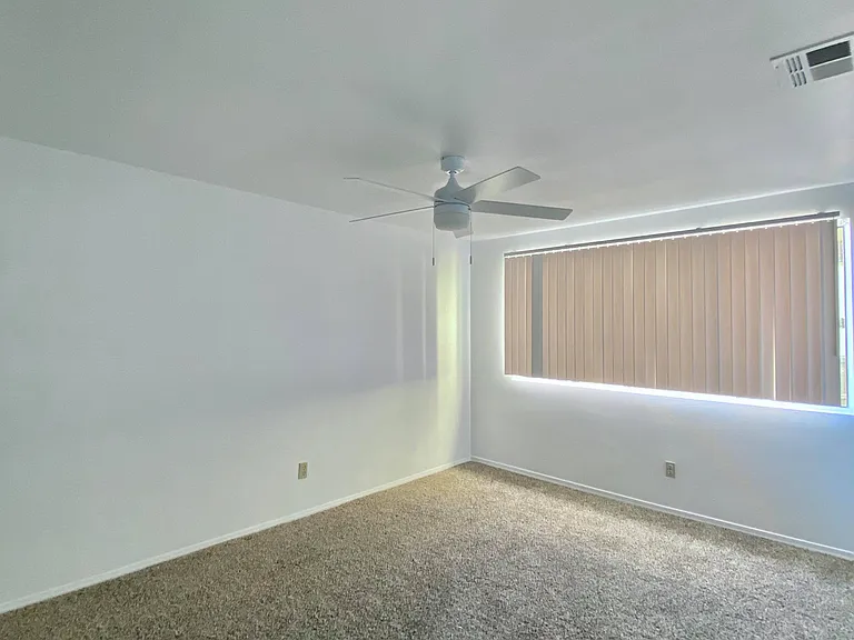 820 W 14th St — Photo 6