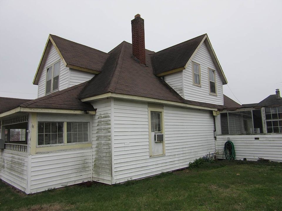 2nd image of 942 Mary St