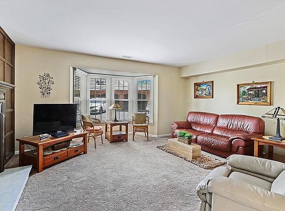 3rd image of 12658 London Ln