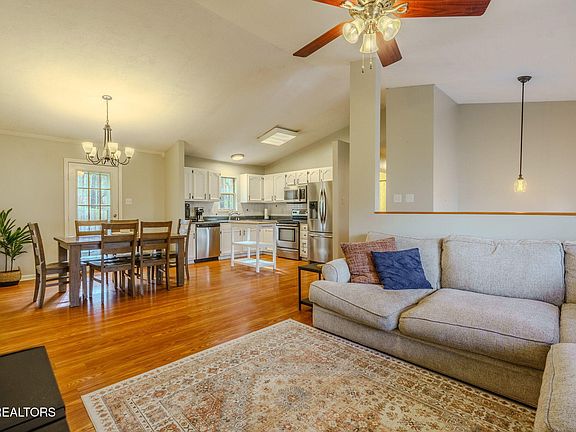 5th image of 6825 Barkwood Rd