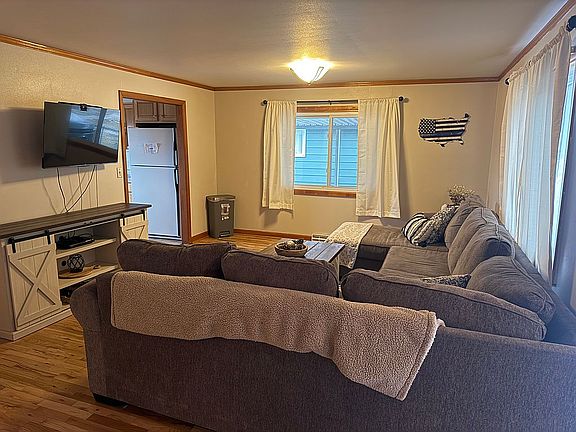 3rd image of 619 Birch Ave