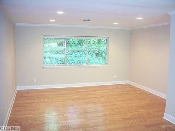 5th image of 1822 N Elm St