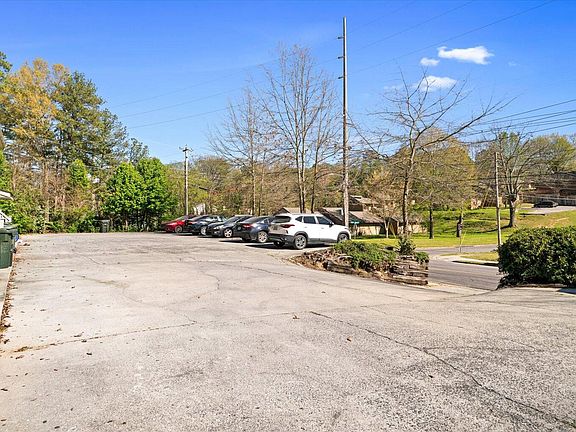 3rd image of 900 Cascade Dr APT 2