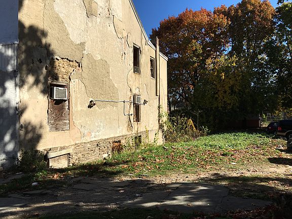 4th image of 208-10 E Haines St