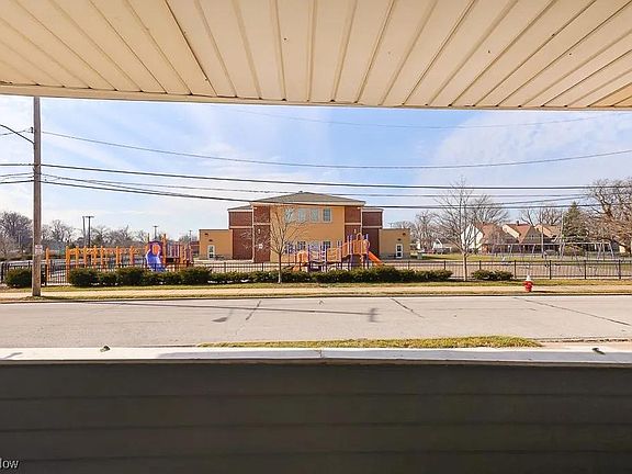 3rd image of 2261 Olive Ave #1