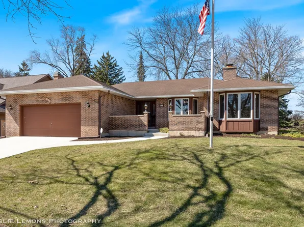 850 Abbey Dr, Glen Ellyn, IL 60137