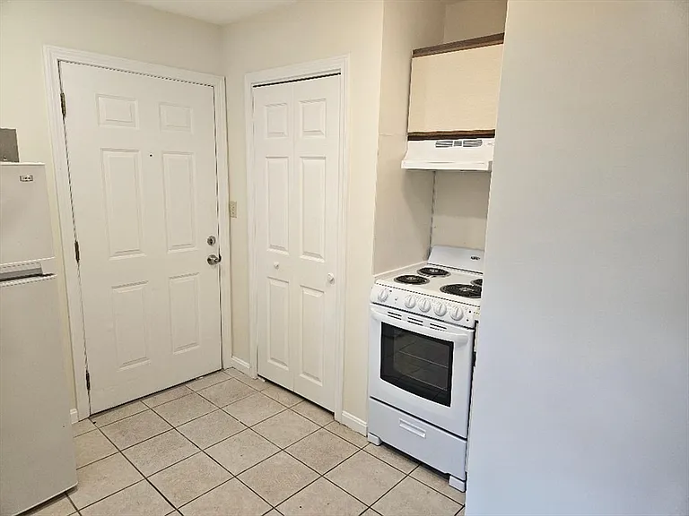850 Broad St #3 — Photo 4