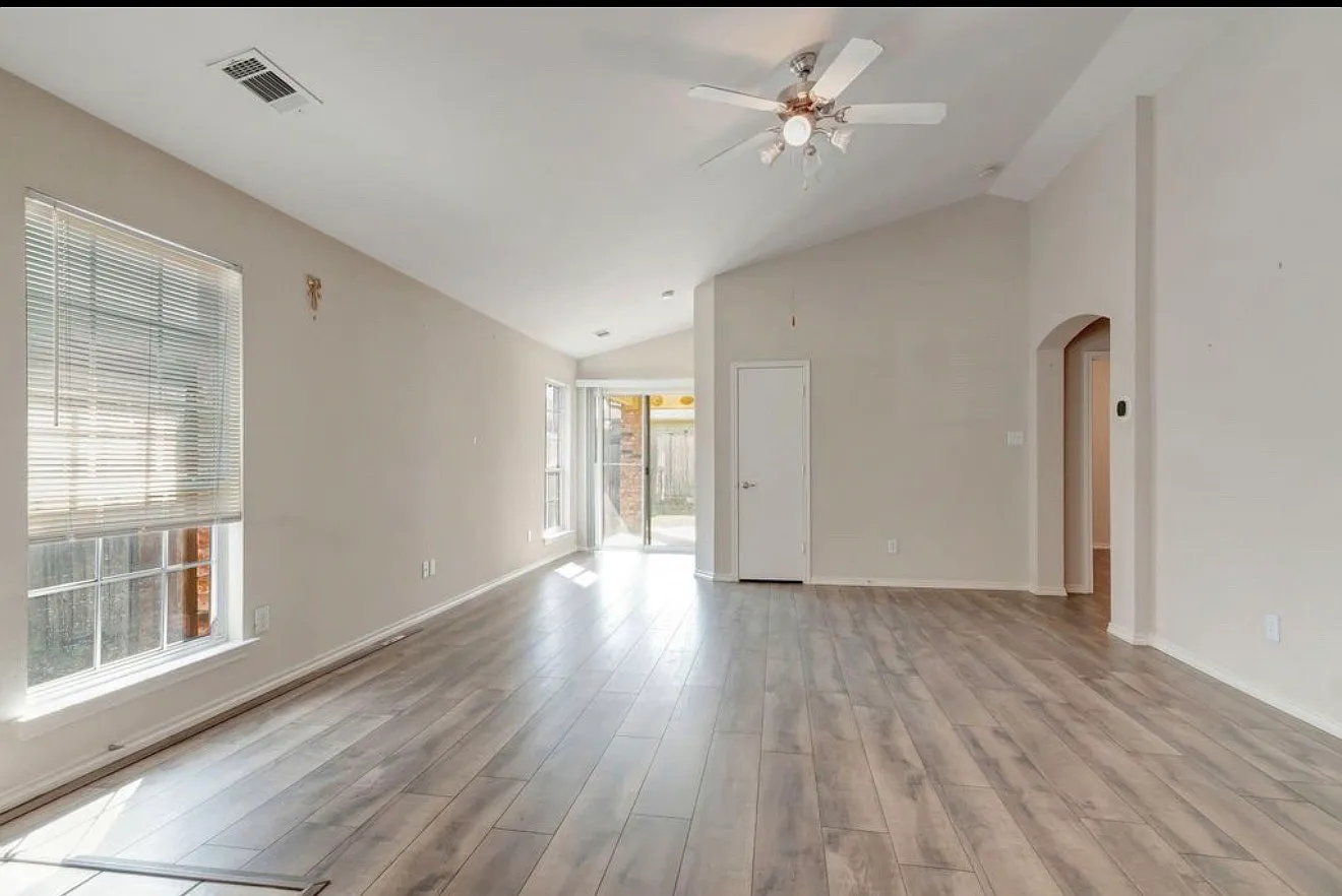 3 bed, 1419 sqft, $2,100 — Photo 3