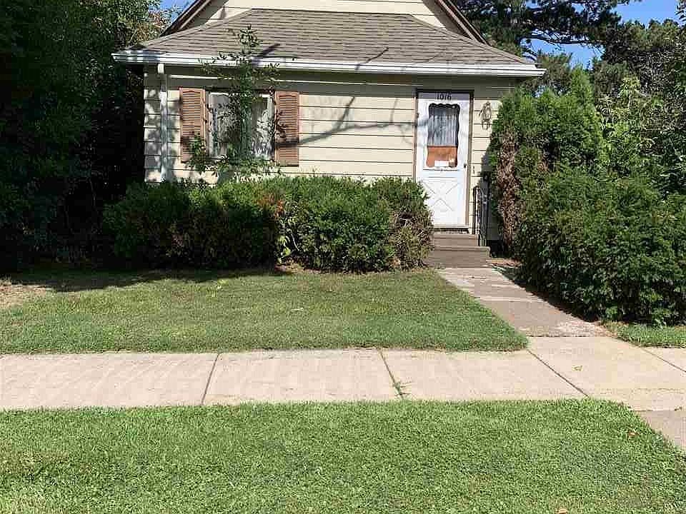 1st image of 1016 4th Ave W
