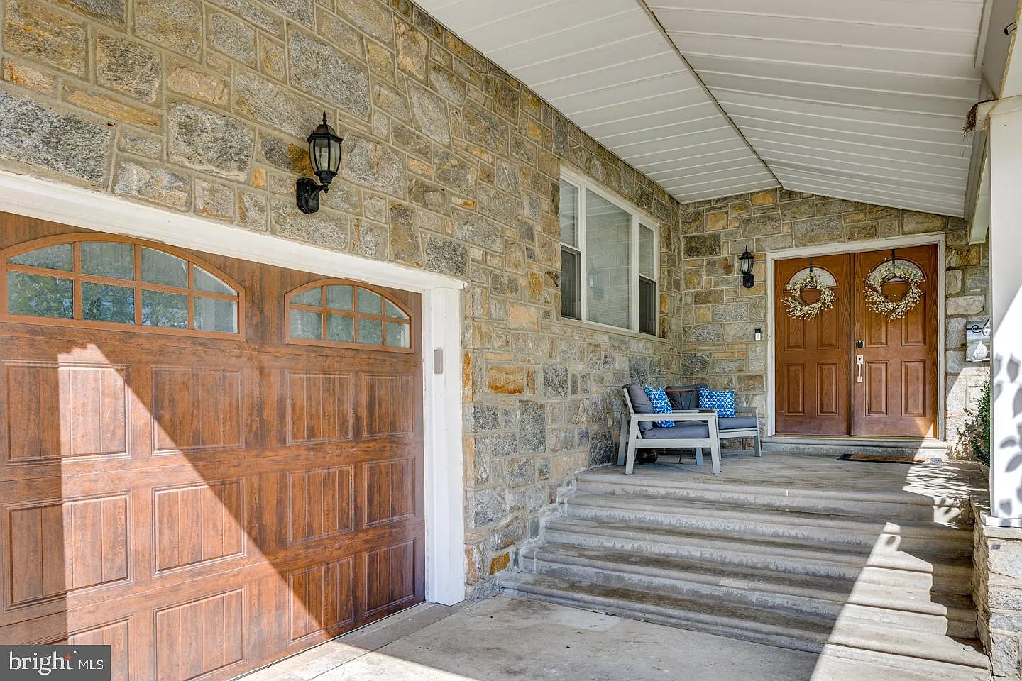 4 bed, 2.5 bath, 2660 sqft, $4,200 — Photo 3