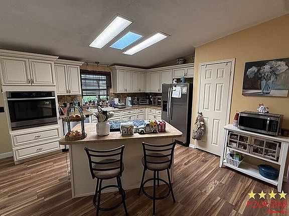 3rd image of 35 Glen Falls Dr
